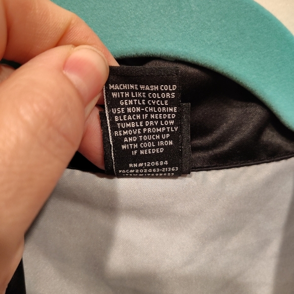 Nightmare Before Christmas Men's Satin Oogie Boogie Casual Button Down Shirt L - Picture 4 of 7